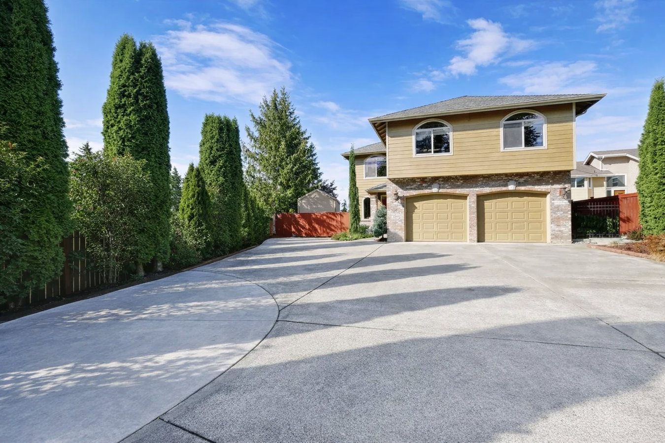 Concrete driveway building in Champaign, IL